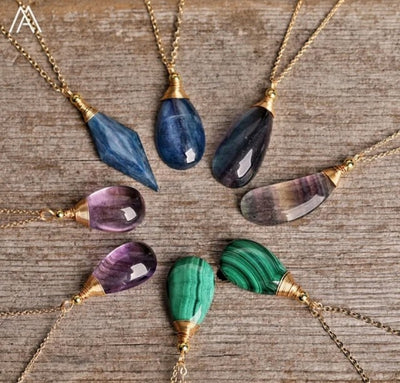 Supervakre AA kvalitet naturlig BLUE KYANITE DrÅpeanheng Gold plated m/kjede, ca. 25x15mm