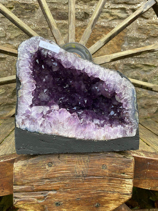 Amethyst Crystal Geode 658 Premium Queen Grade 12.4kg H25xW29xD18cm