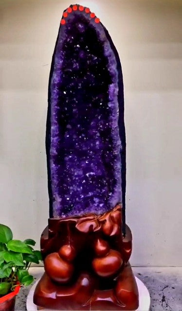 Supervakker AAA High Quality Uruguay Ametyst Geode Size 95 * 25cm, weight 48.1kg, including woodbase