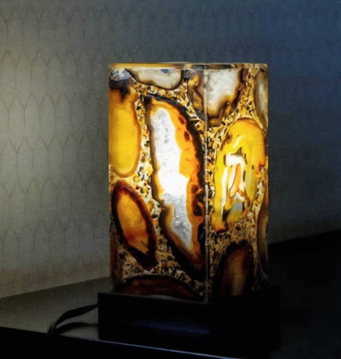 Natural & Exclusive Agate Desk Lamp Handmade in Brazil - Small, Compact & Elegant, 20x10cm