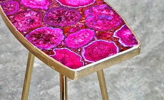 Magenta Agat kaffebord med gulldecorert kant og avtagbare ben, ca. 36x21cm