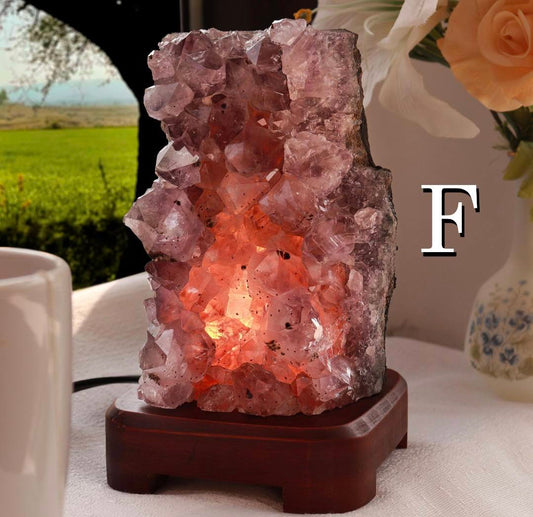 Special Large / Stor Ametyst Rå Kvarts Cluster Lampe fra Brasil, ca. 1.5 - 2kg ( 20 - 25cm ) m/ledlys