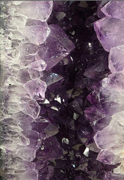 Tall Amethyst Crystal Geode 1102 Premium Queen Grade 17.01kg – H51xW18xD15cm