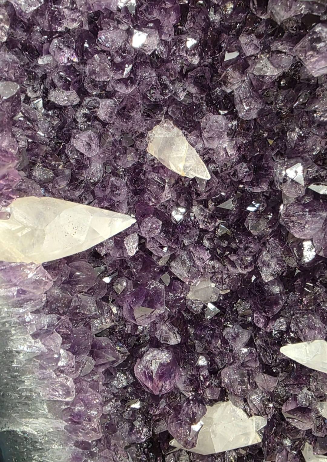 Tall Amethyst Crystal Geode 1108 Premium Queen Grade 16.44kg – H52xW20xD15cm