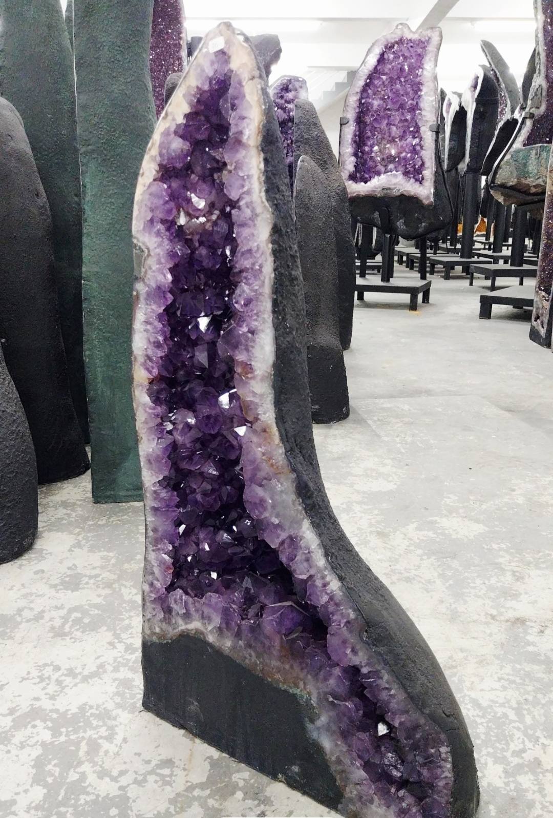 SOMMER KAMPANJE HIGH QUALTY BRAZILIAN AMETYST GEODE - 40% OFF + Fri Frakt, 35kg - 65x36cm