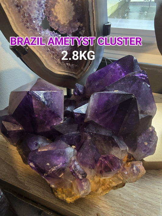 Månedens Utvalgte / Big Brazilian Ametyst 2.8kg Cluster