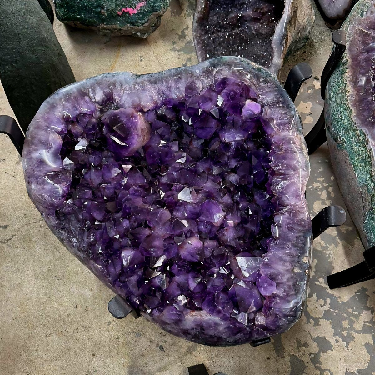 Extra Plus Amethyst Geode Sofa Table Metal Frame Table w/Druzy big Cluster, 64kg, 60x50cm