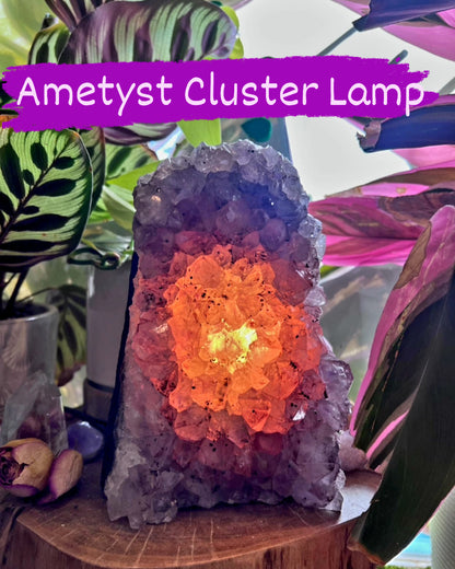 Special XXL large / Stor Ametyst Rå Kvarts Cluster Lampe fra Brasil, ca. 4 - 5kg ( 20 - 25cm ) m/ledlys