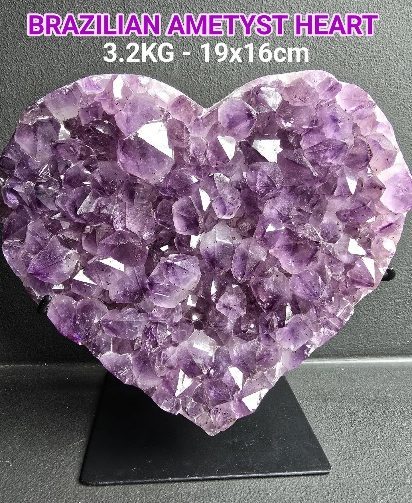 MÅNEDENS UTVALGTE / Genuin Ametista do Sul Ametyst Heart / Brazilian High Quality AAA+ Ametyst HEART, 3.2KG - 19x16x8cm