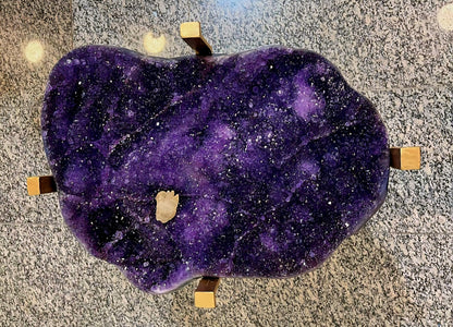 KAMPANJE / HIGH QUALITY BRAZILIAN AMETYST CLUSTER GEODE COFFEE / SOFA TABLE, 31KG - 61x44cm, Høyde 58cm