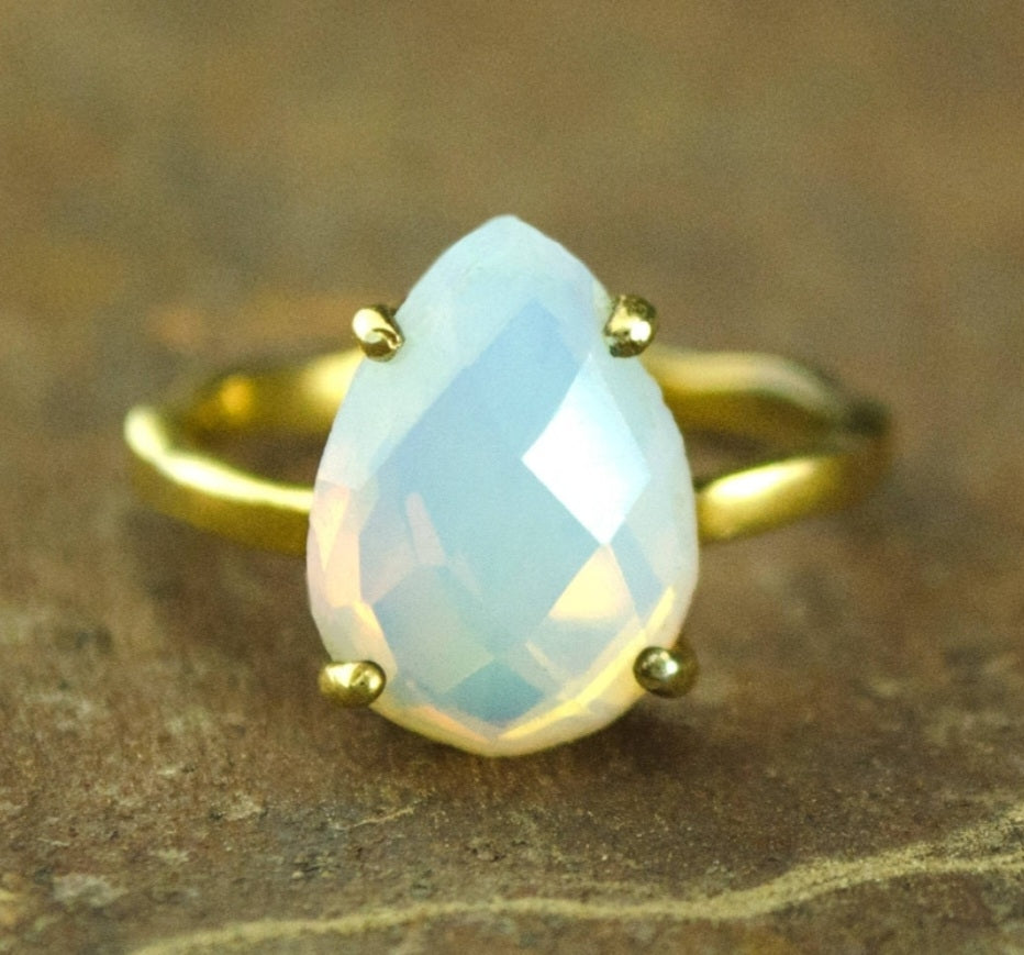 Vakre "Solitair Tear Drop" Designring m/enkel innfatning og 12x9mm sten, Aqua Chalsedony - March Birthstone