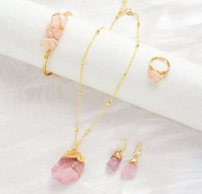 Nye 2025 Design Smykkesett ( Kjede, øredobber, ring, armbÅnd  ), Rose Quartz