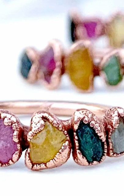 Ny, hÅndlaget 5 stone Rainbow Turmalin Ring, Rosegull