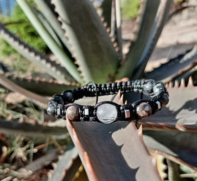 MÅNEDENS UTVALGTE / Trendy og Exclusivt Shambhala ArmbÅnd , Tourmaline Quartz, Brown Opal og Larvikite , unisex og justerbare