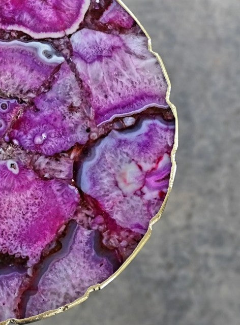 Rosa Agat Composite kaffebord med gulldecorert kant ( gold electroplated ), ca. 30cm. 52cm høy