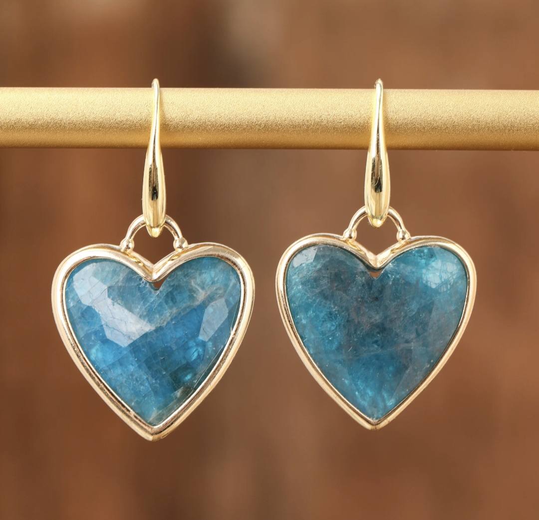 Nye MICCI Design Øredobber ( 20mm - Heart Design ) , 18K Gold Electroplated, Blue Apatite