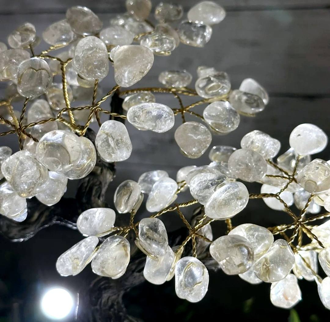 Vakre og eksklusive Feng Shui - Bonsai Brazilian Lykketrær m/ ekte CLEAR QUARTZ krystaller og Ametyst Quartz Clusterfot, ca. 35cm, vekt ca. 5kg, 180 Krystaller, LARGE