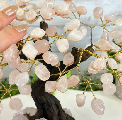 KAMPANJE / Vakkert og eksklusivt Feng Shui - Bonsai ROSE QUARTZ Brazilian Lykketre m/ ekte krystaller og Ametyst Clusterfot, 22cm, vekt ca. 2,5,kg, 120 Krystaller, MEDIUM