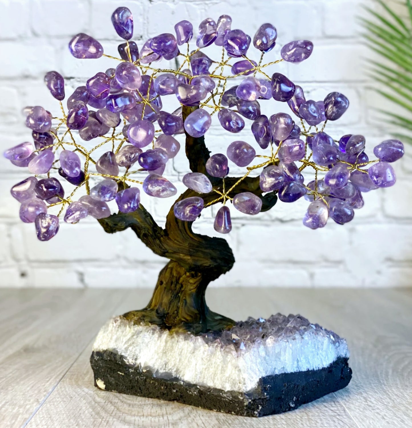 KAMPANJE / Vakkert og eksklusivt Feng Shui - Bonsai AMETYST QUARTZ Brazilian Lykketre m/ ekte krystaller og Ametyst Clusterfot, 22cm, vekt ca. 2,5,kg, 120 Krystaller, MEDIUM