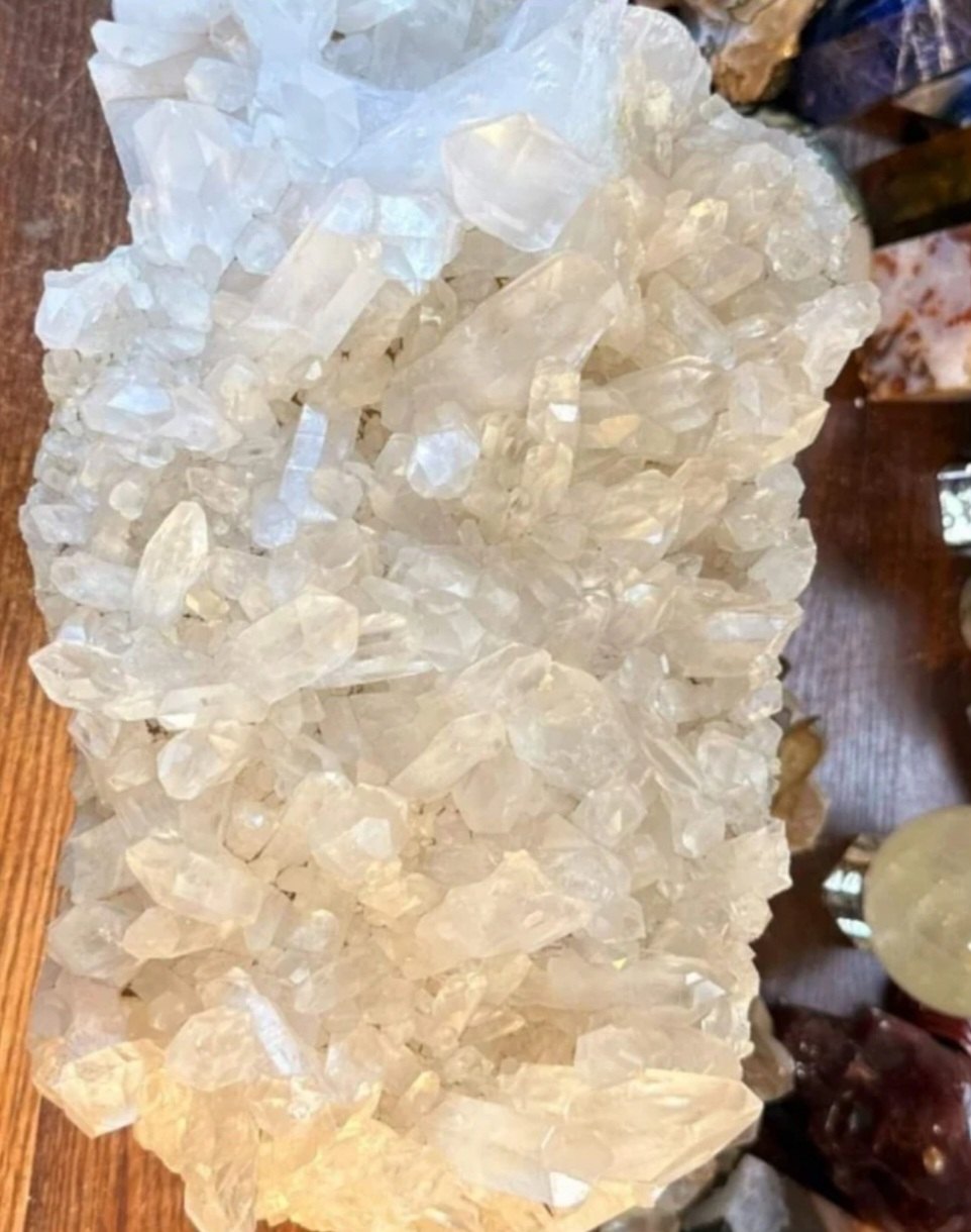Stort og unikt Brazilian Clear Quartz Cluster, 35x20cm - 5.5kg