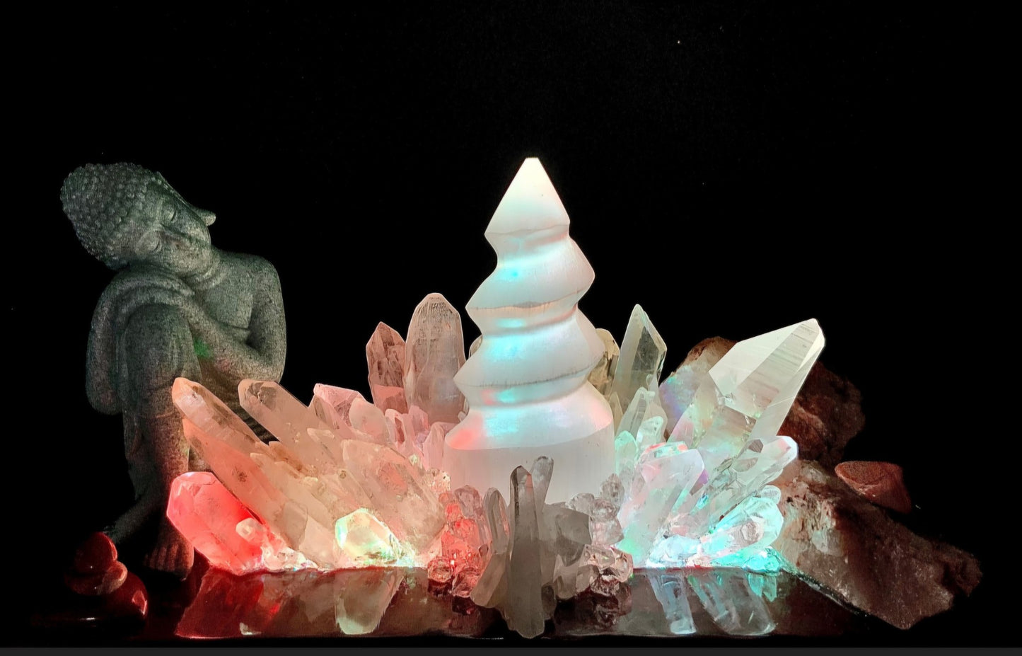 Fantastisk håndlaget BUDDHA Kvarts Krystall Lampedekorasjon " Temple of Divine Growth " med SELENITE, Raw Citrine, Raw Quartz, Clear Quartz