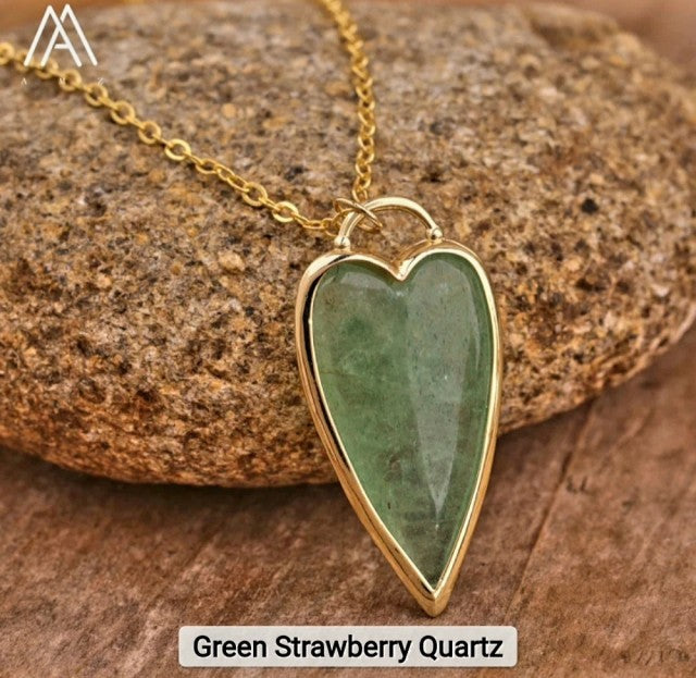 Long Hearts Designkjede 37x19mm - Gold Electroplated - Green Strawberry Quartz