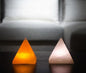 Selenitt Lampe i Pyramide design, oppladbar USB Large, 11cm