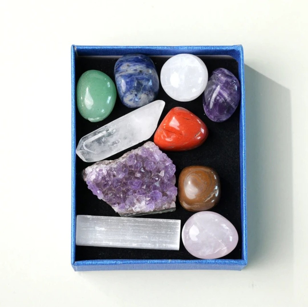 Nytt Chakra Sett med m/ Ametyst Cluster + 7 pcs 20mm Chakra tromlede stener , Selenite, Clear Quartz Point