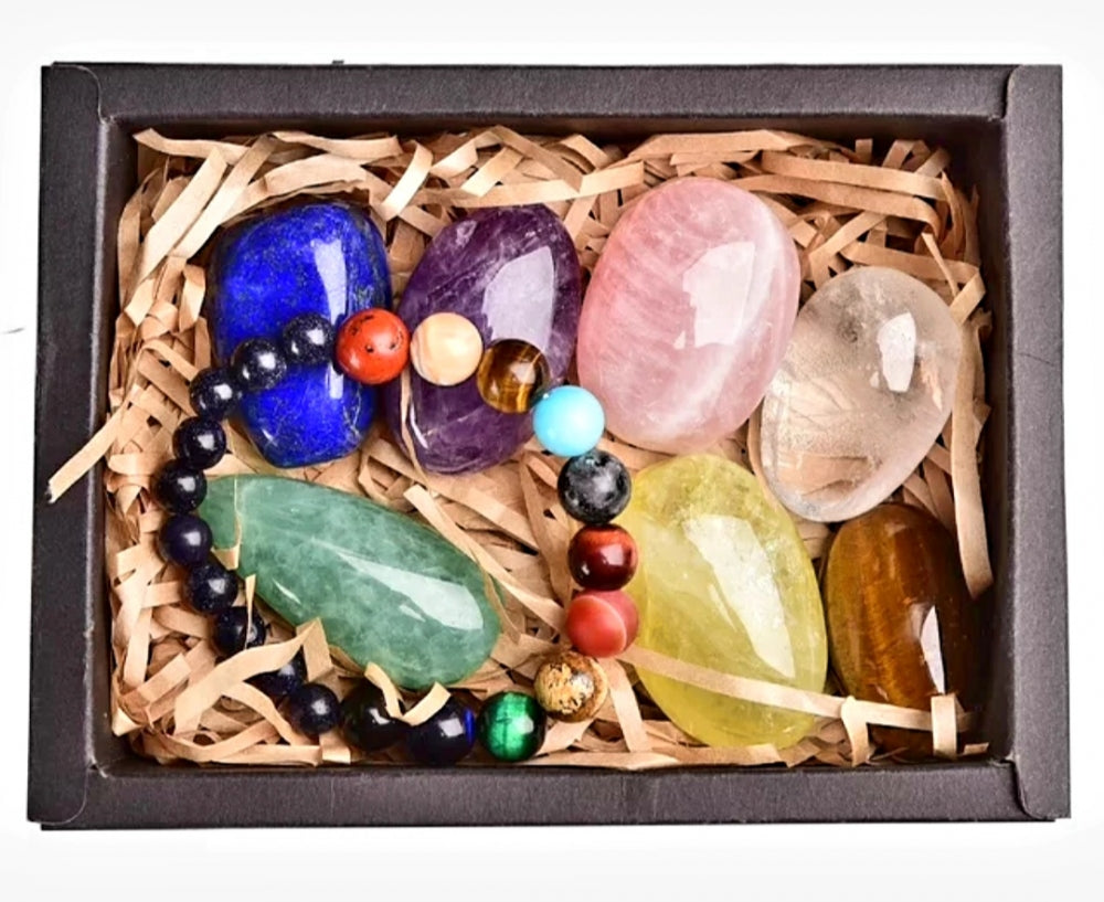 Nye Chakra sett med 7 mellomstore stener og Chakra ArmbÅnd i gavepakning