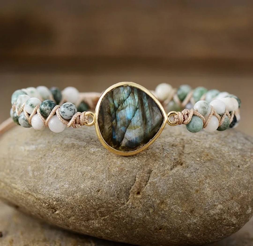 Enkle og vakre Chambhala 2 rader armbånd m/ Ovalformet Labradorite sten og små tilsvarende agat stener ( justerbart )