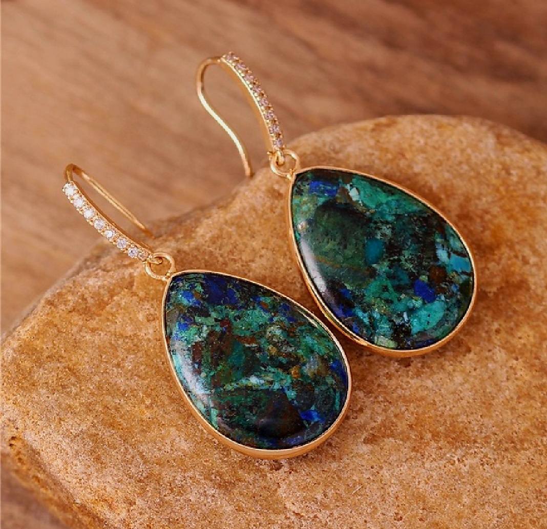 Vakre, store Chrysocolla Øredobber, 35x22mm Tear Drop Design, Gold Electroplated m/krok