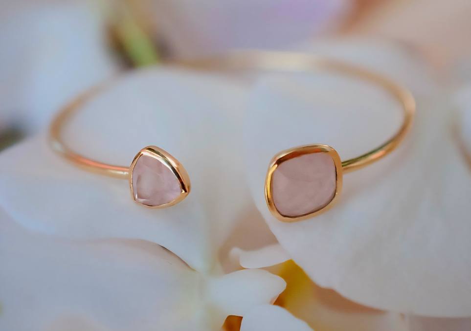 CILA Design Armbånd w/ ROSE QUARTZ, Gold Electroplated&nbsp;