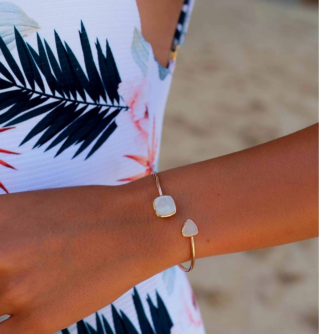 CILA Design Armbånd w/ Moonstone, Gold Electroplated