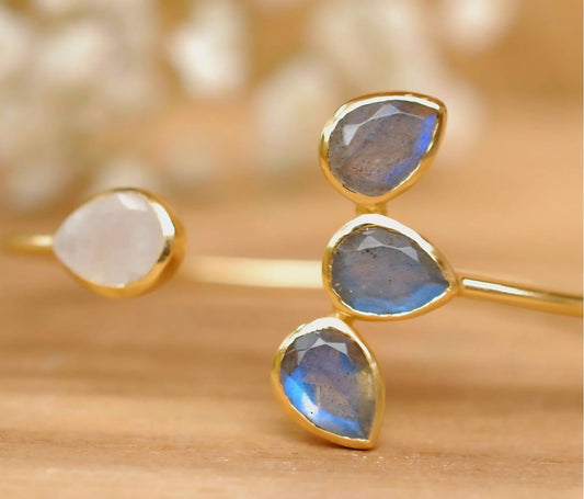 CILA Design Armbånd w/ Labradorite Moonstone, 4 Blade Design, Gold Elctroplated