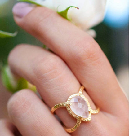 Ny og vakker, enkel håndlaget " RACHEL " Gold Vermeil m/ Rose Quartz