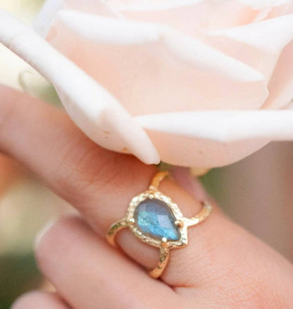 Ny og vakker, enkel håndlaget " RACHEL " Gold Vermeil m/ LABRADORITE