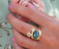 Vakker, hÅndlaget designring  med stor Labradorit sten i oval form, Gold plated