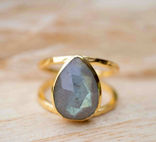 Håndlaget, Designring med stor Labradorite sten, 18K Gold Electroplated