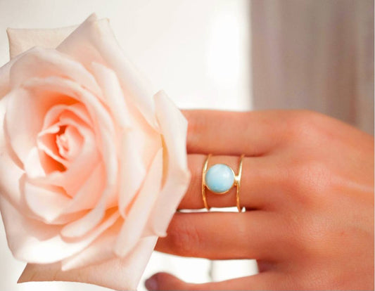 Ny og vakker, enkel håndlaget " HELEN " Gold Vermeil Ring m/ LARIMAR