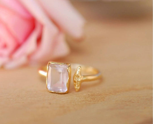 Ny og vakker, enkel håndlaget " MARINA" Gold Vermeil Ring m/ Rose Quartz