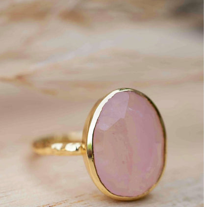 Ny og vakker, enkel håndlaget " BARBARA " Goldplated Ring m/ Rose Quartz