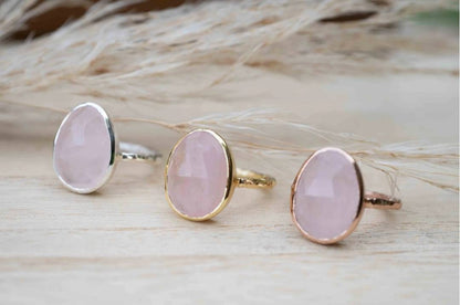 Ny og vakker, enkel håndlaget " BARBARA " Goldplated Ring m/ Rose Quartz