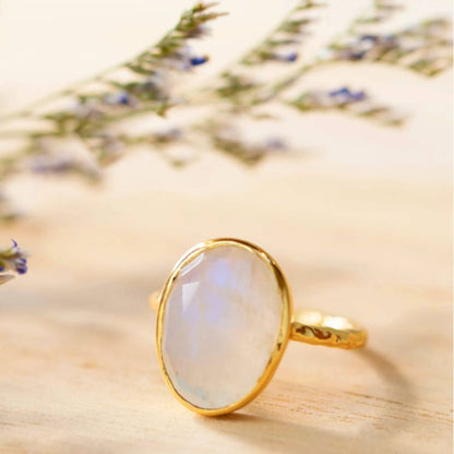 Ny og vakker, enkel håndlaget " BARBARA " Goldplated Ring m/ Moonstone