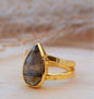 Håndlaget, Trendy - håndlaget " STATEMENT " Designring med stor Labradorite sten, 18 K Gold Electroplated