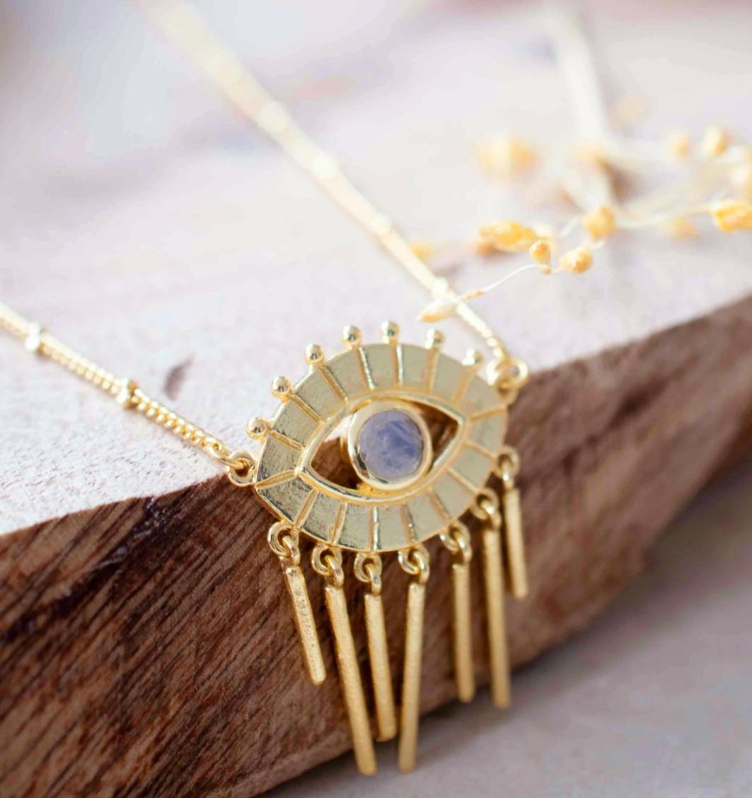 Nytt og vakkert "Evil Eye " Necklace * Moonstone, 18K Goldplated