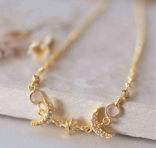 Nytt og vakkert CILA Halv Moon Necklace * MOONSTONE , 18K Goldplated