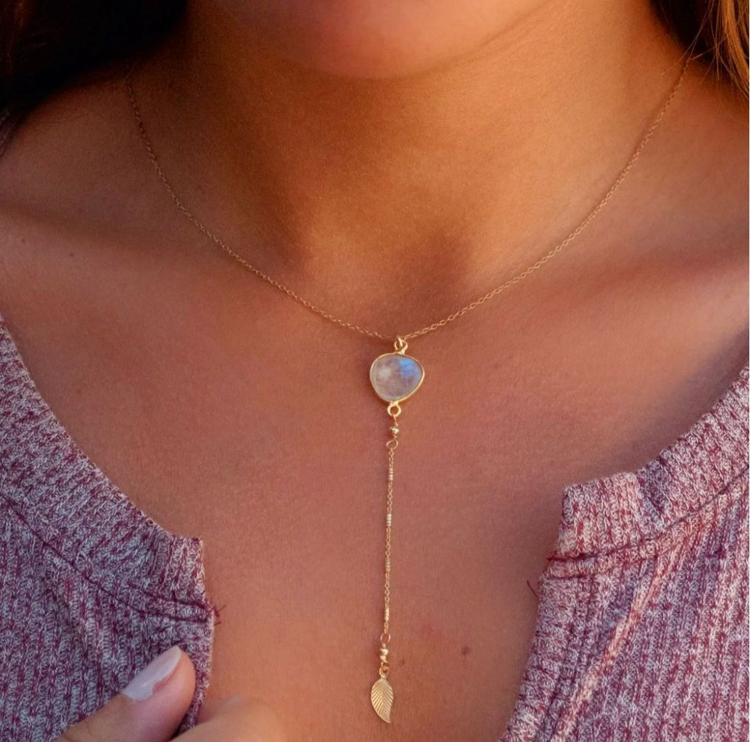 Nytt og enkelt Cila Designkjede med Moonstone, 18 K Gold Filled