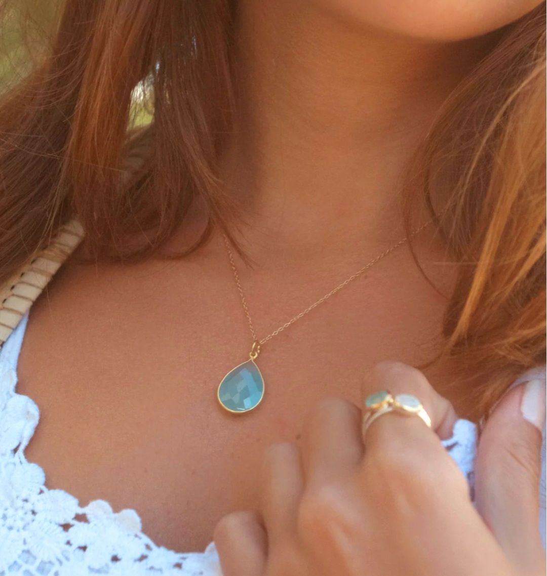 Nytt og enkelt Cila Designkjede med Aqua Blue Chalsedony Tear Drop Anheng,18 K Gold Vermeil