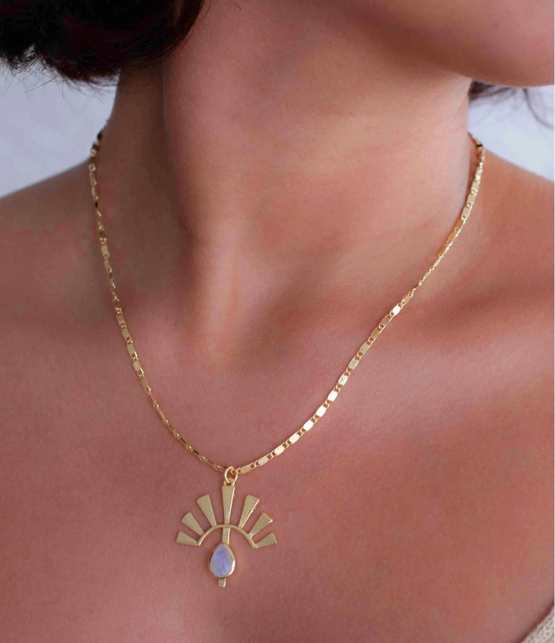 Nytt og vakkert "Evil Eye " Necklace * Labradorite, 18K Goldplated
