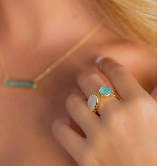 Håndlaget 2 stone " ISA" ringdesign med stener i Moonstone og Aqua Chalsedony, Gold Electroplated
